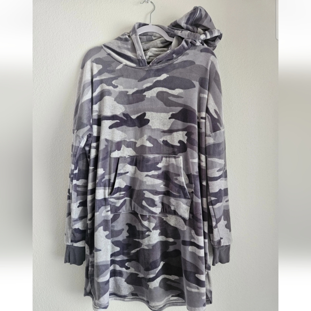 Simply Vera Vera Wang Soft Gray Camo Robe